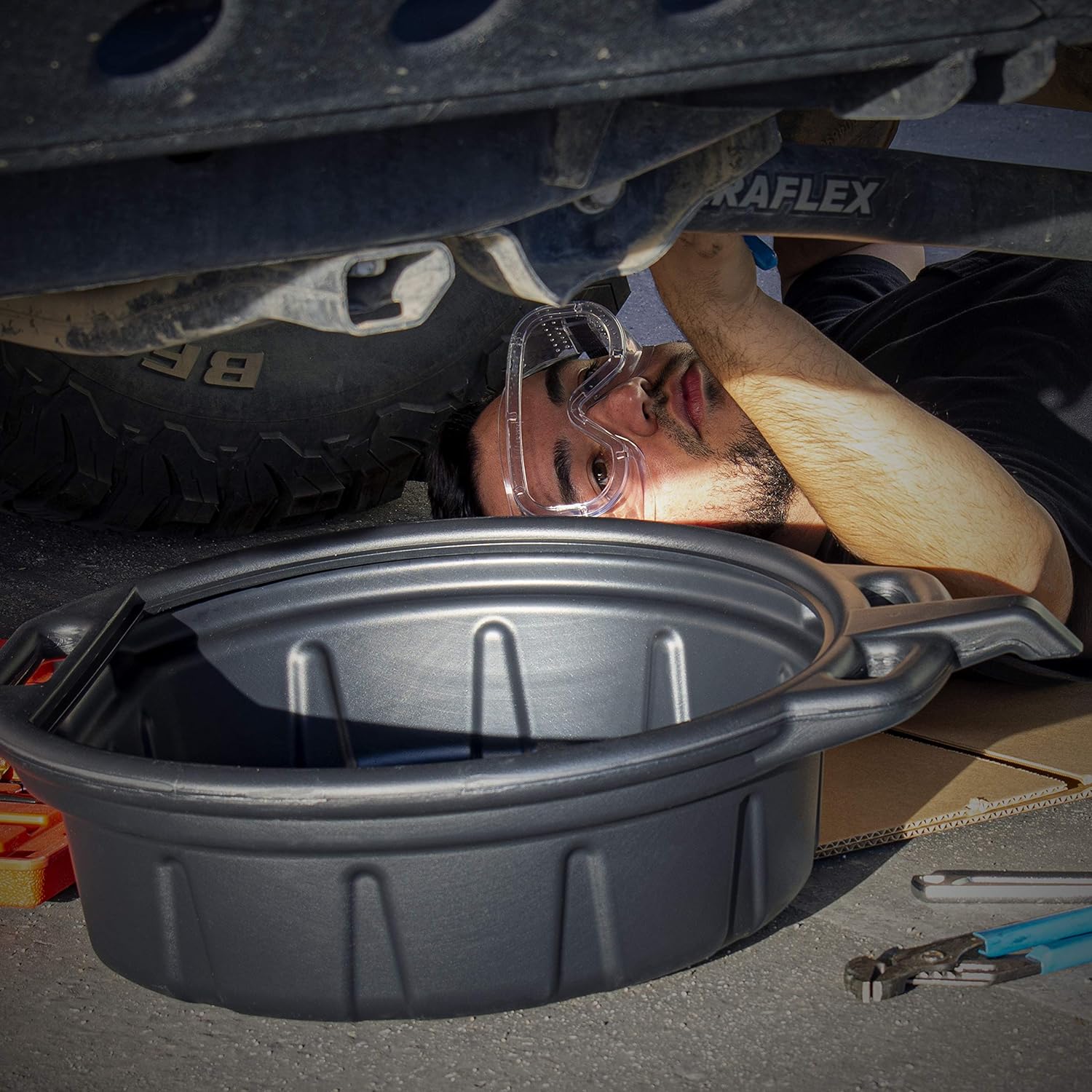 Oil Drain Pan — 2-Gallon (8L) Capacity, Anti-Splash, Black Plastic