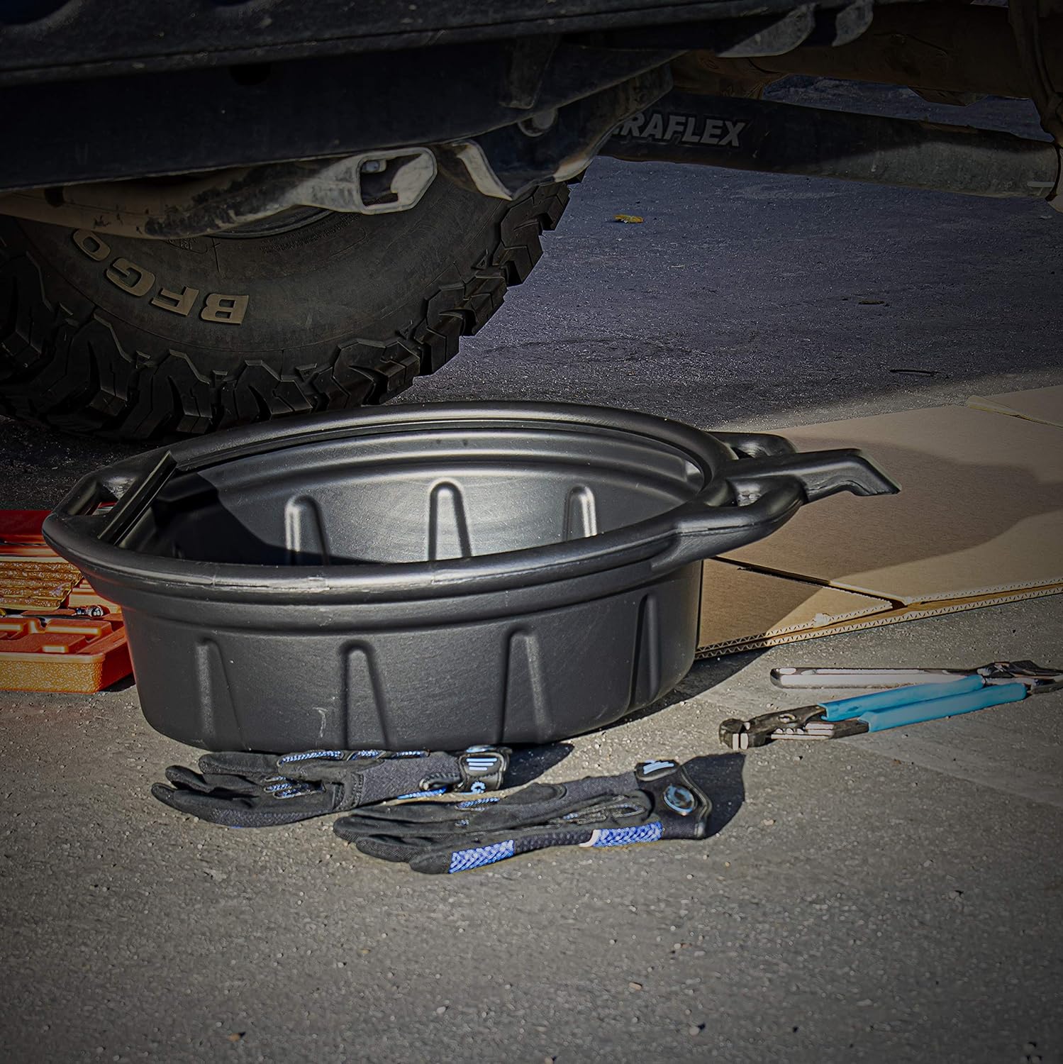 Oil Drain Pan — 2-Gallon (8L) Capacity, Anti-Splash, Black Plastic