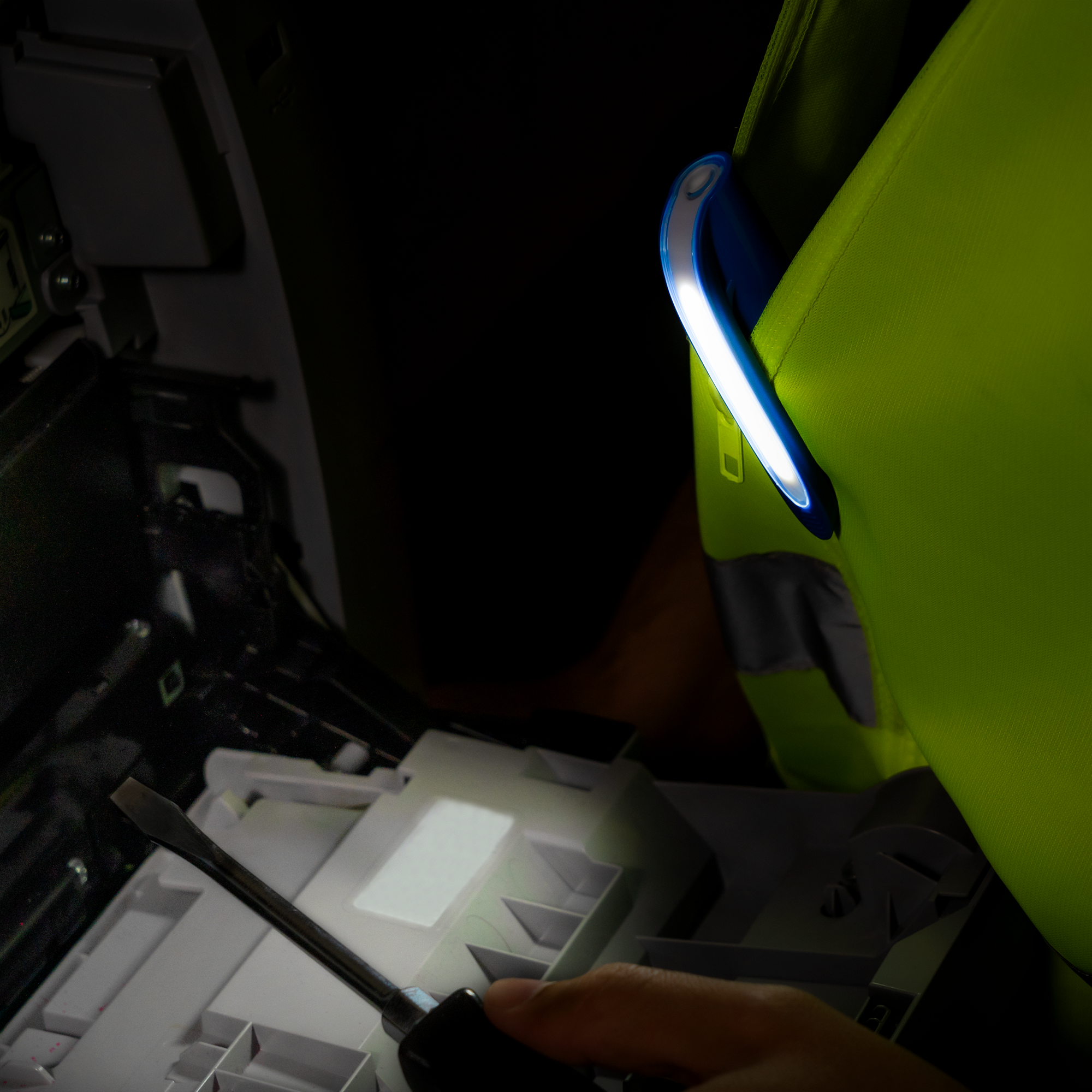 LED Pocket Work Light – COB LED & UV Blacklight, Hands-Free Magnetic Mount