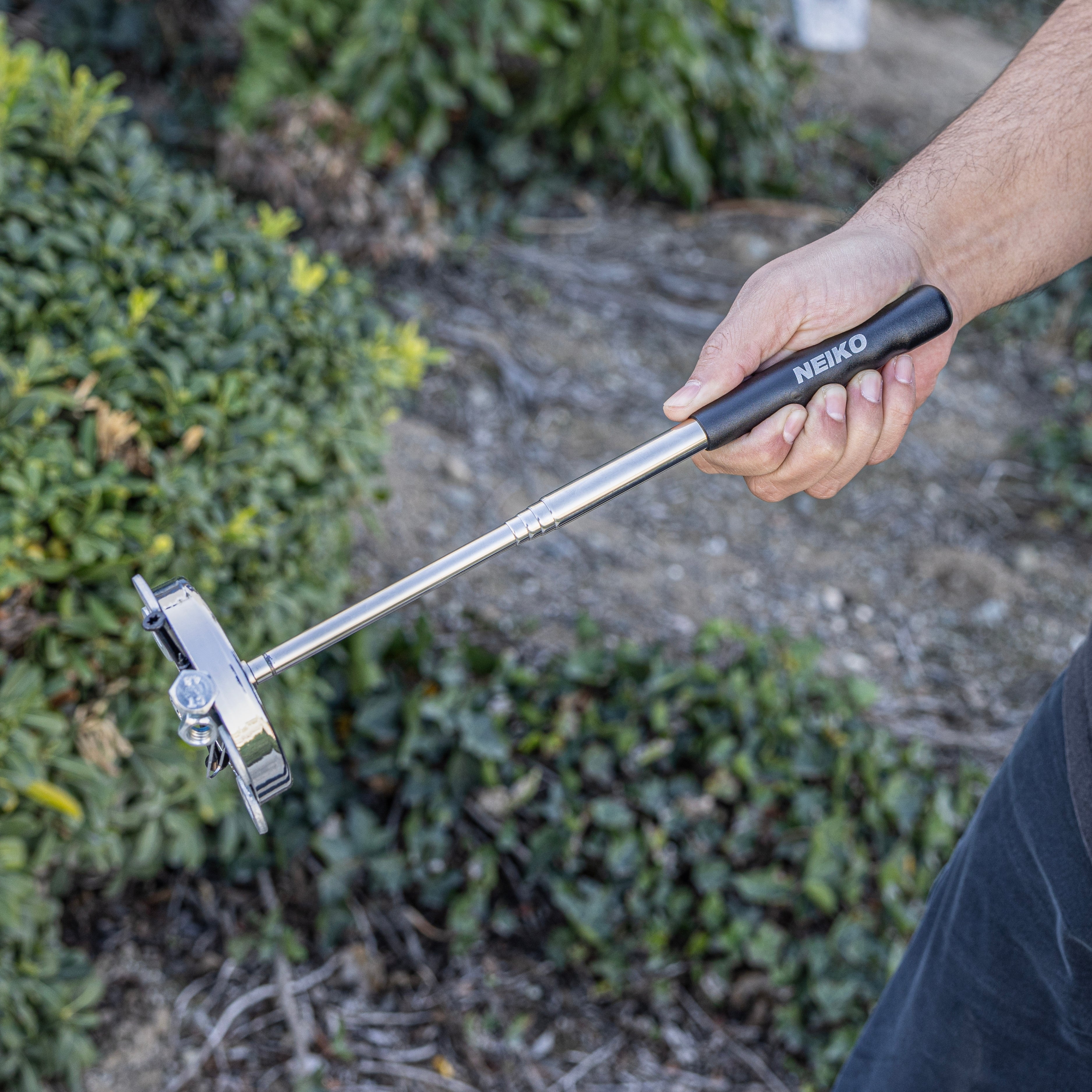 Heavy-Duty Magnetic Pickup Tool – 3.3” Magnet Head, Extendable Shaft