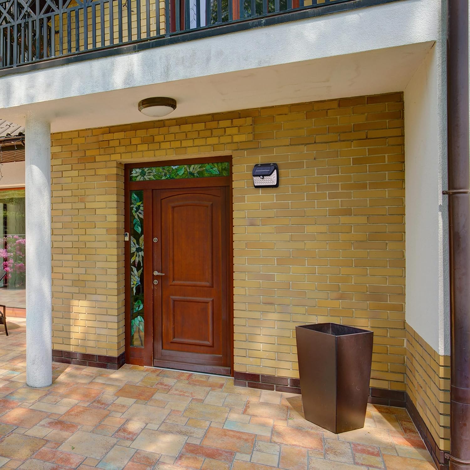 Outside Solar Light with Motion Sensor, Outdoor Light with Super Bright Wide Angle Solar Light LED, Waterproof Flood Light, Solar Security Lights